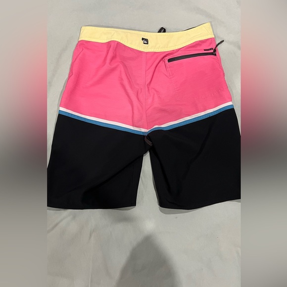 Quiksilver High Line Board Shorts Sz 28 - Picture 2 of 4